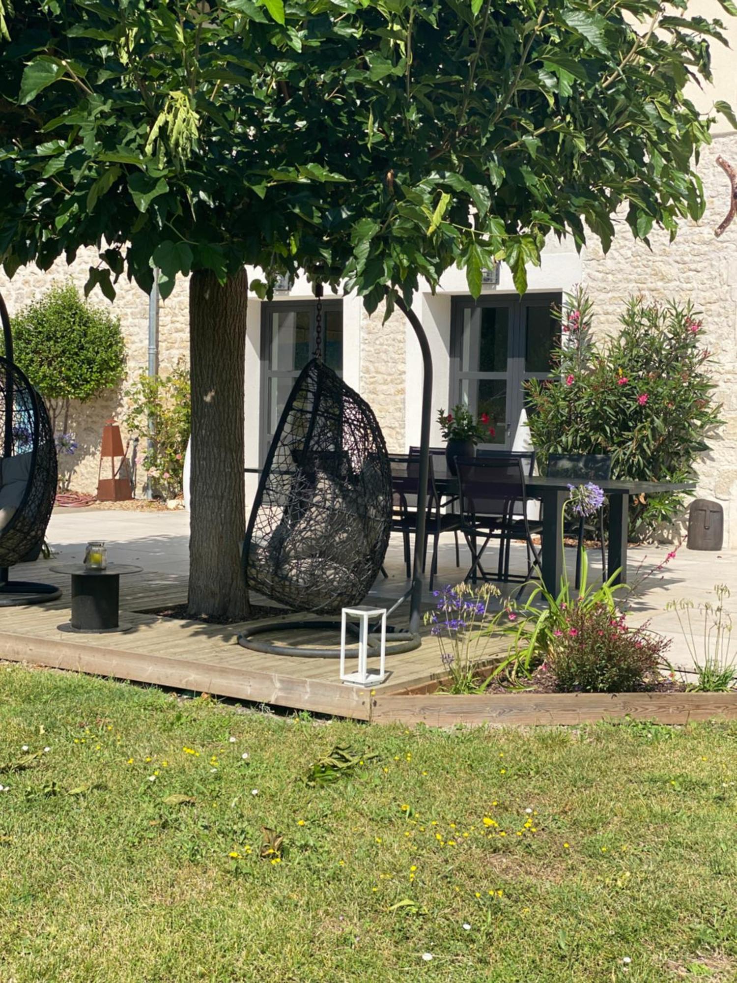 Bed and Breakfast La Chaumeauniere Aigrefeuille-dʼAunis Exterior foto